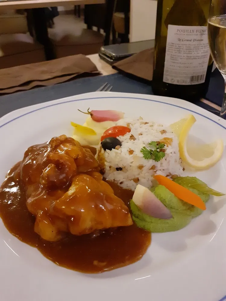 Filet de Merlu Sauce Beurre Blanc Purée de Petit Pois Et Carottes Avec Son Riz